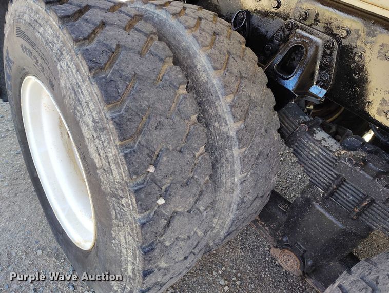 image for item DP4953 2006 International 7400 water truck