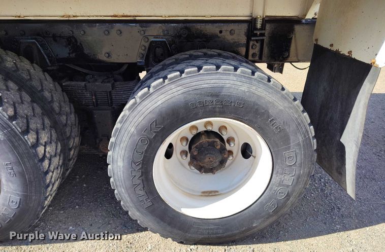 image for item DP4953 2006 International 7400 water truck