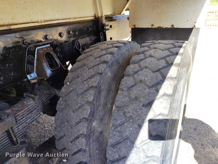 image for item DP4953 2006 International 7400 water truck