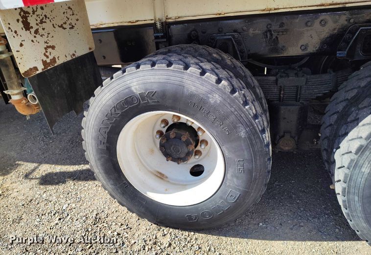 image for item DP4953 2006 International 7400 water truck