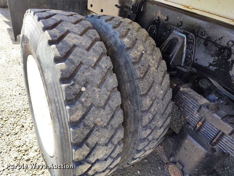 image for item DP4953 2006 International 7400 water truck