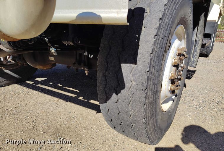 image for item DP4953 2006 International 7400 water truck