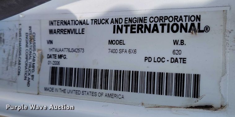image for item DP4953 2006 International 7400 water truck