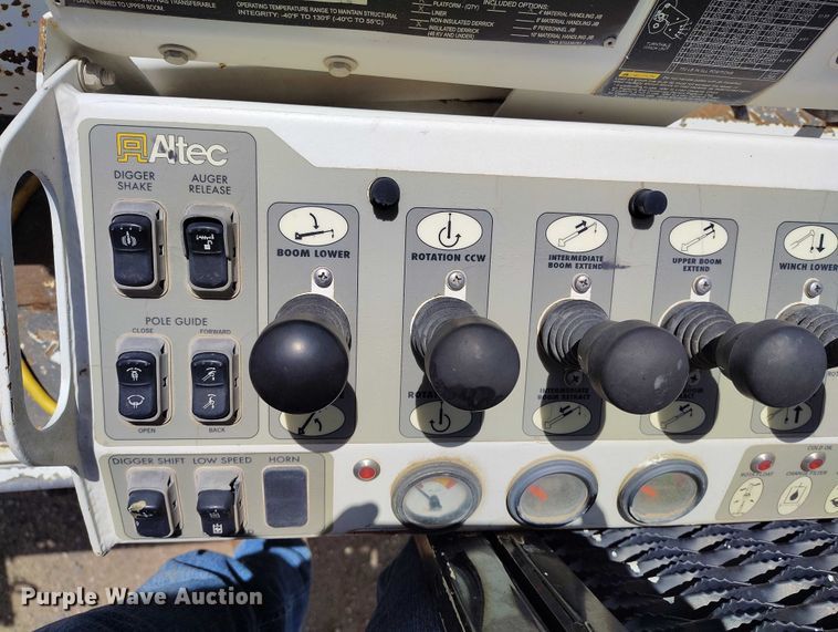 image for item DP4955 2015 Freightliner Business Class M2 digger derrick truck