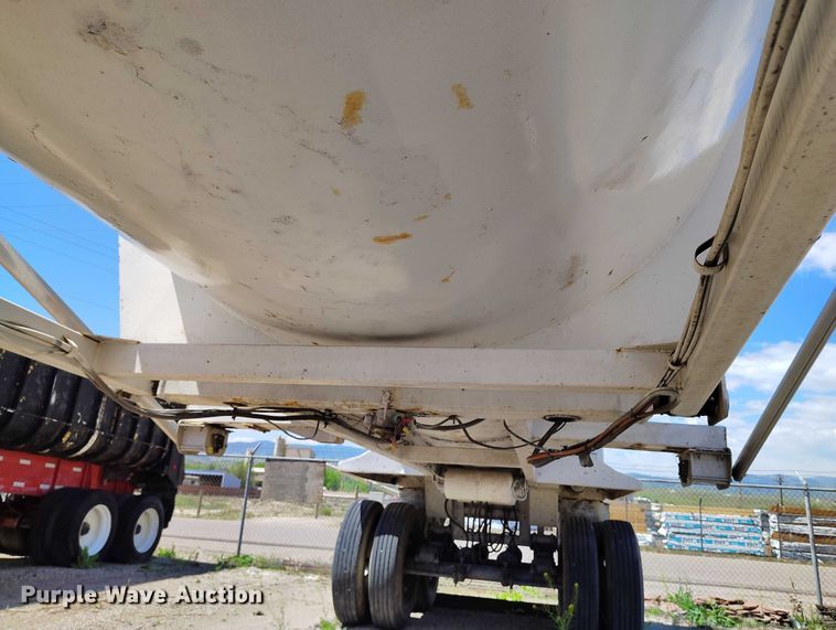 image for item DP4975 1999 Freuehauf end dump trailer