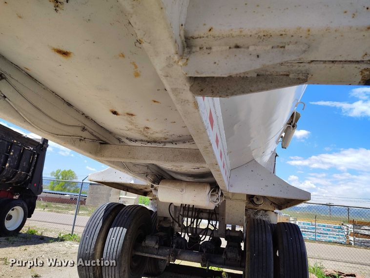 image for item DP4975 1999 Freuehauf end dump trailer