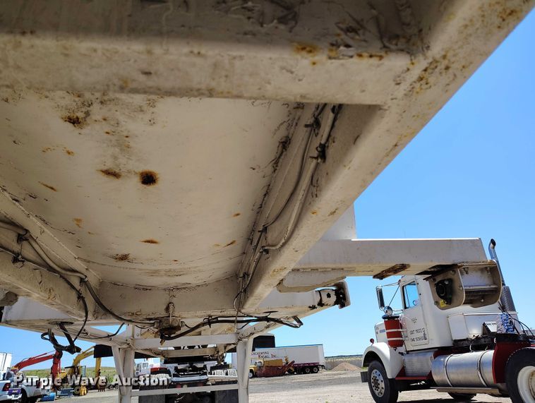 image for item DP4975 1999 Freuehauf end dump trailer