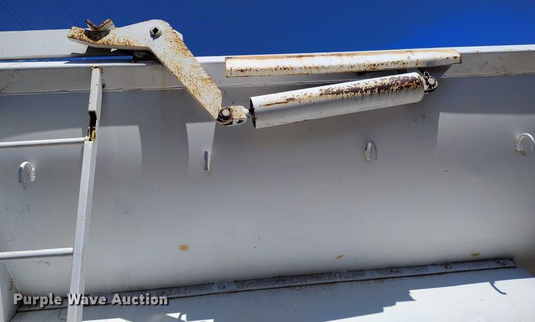 image for item DP4975 1999 Freuehauf end dump trailer