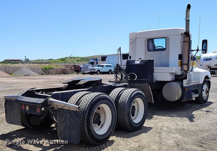 image for item DP4976 1994 Kenworth T600 semi truck