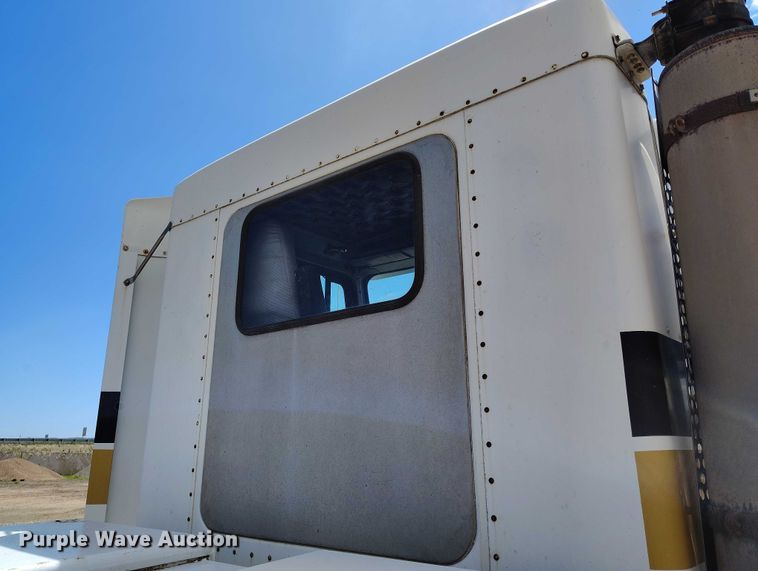 image for item DP4976 1994 Kenworth T600 semi truck