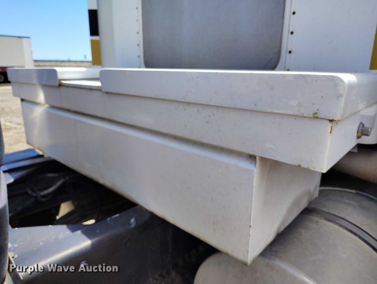 image for item DP4976 1994 Kenworth T600 semi truck