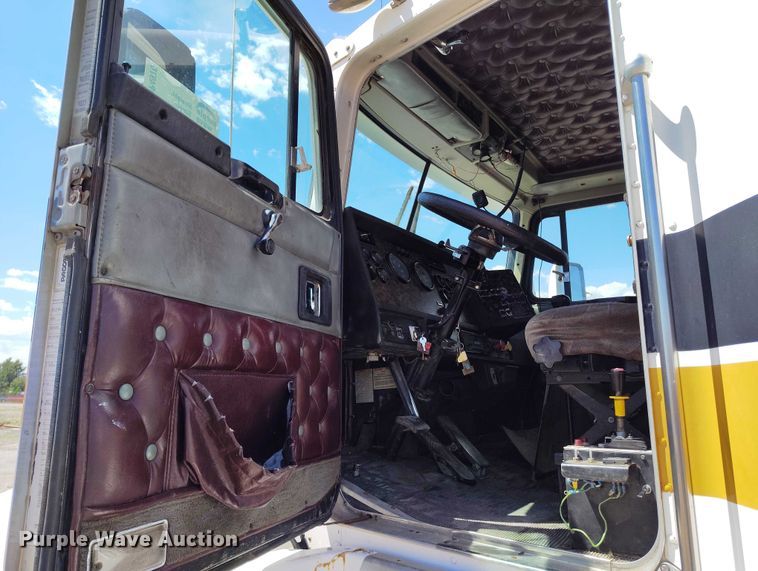 image for item DP4976 1994 Kenworth T600 semi truck