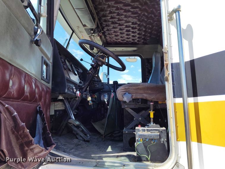 image for item DP4976 1994 Kenworth T600 semi truck