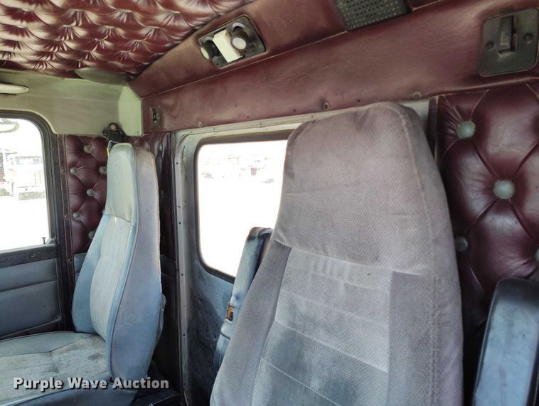 image for item DP4976 1994 Kenworth T600 semi truck