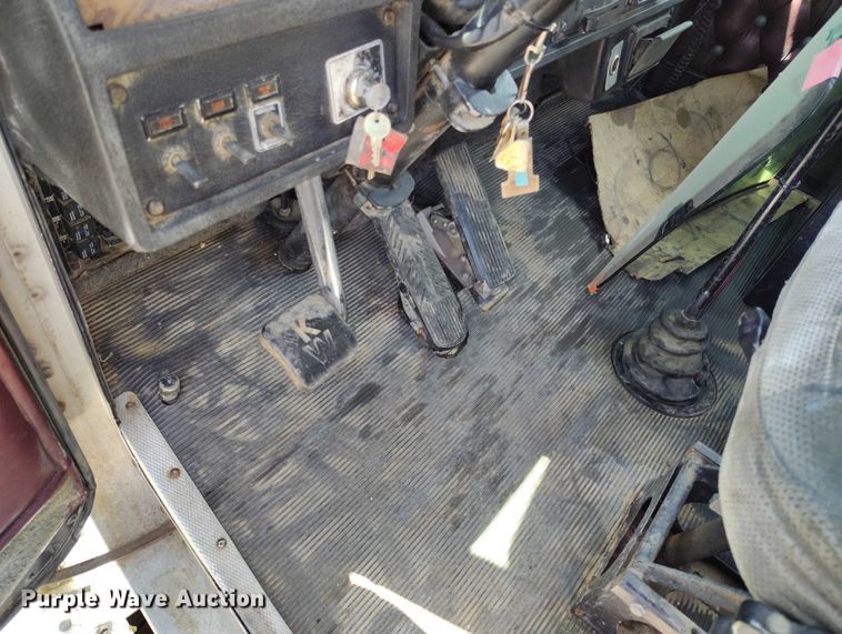 image for item DP4976 1994 Kenworth T600 semi truck