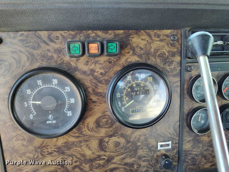 image for item DP4976 1994 Kenworth T600 semi truck