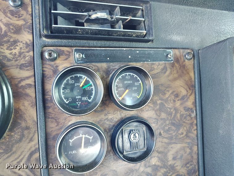 image for item DP4976 1994 Kenworth T600 semi truck