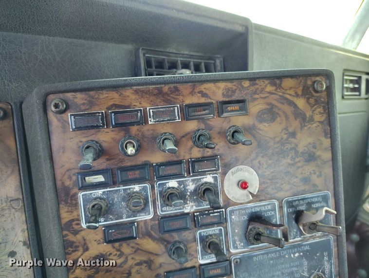 image for item DP4976 1994 Kenworth T600 semi truck