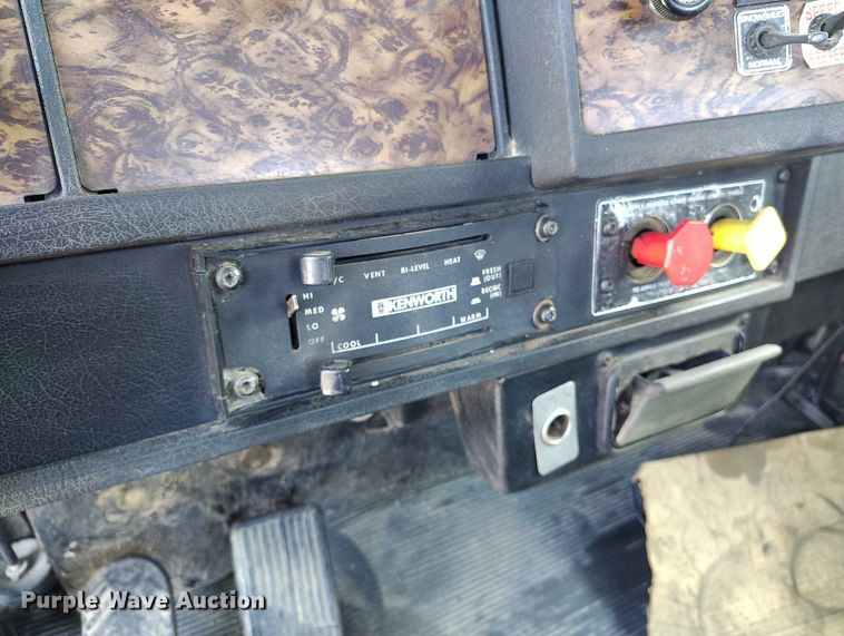 image for item DP4976 1994 Kenworth T600 semi truck