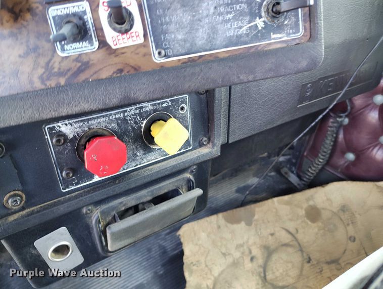 image for item DP4976 1994 Kenworth T600 semi truck