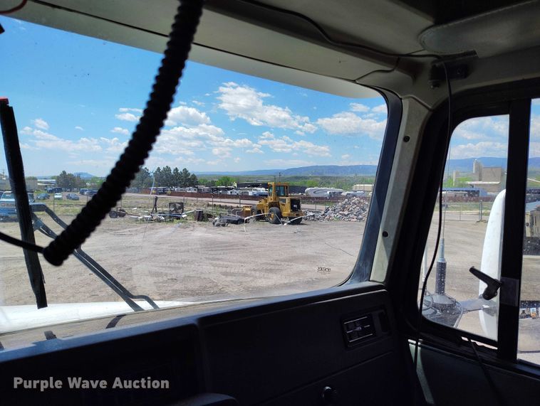 image for item DP4976 1994 Kenworth T600 semi truck