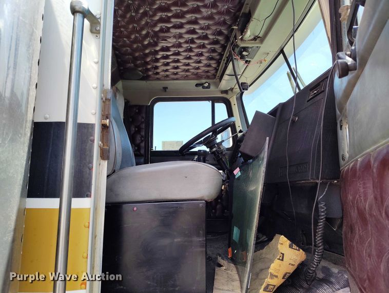 image for item DP4976 1994 Kenworth T600 semi truck