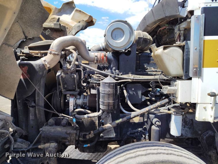 image for item DP4976 1994 Kenworth T600 semi truck