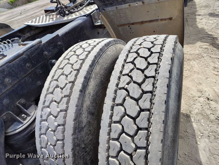 image for item DP4976 1994 Kenworth T600 semi truck