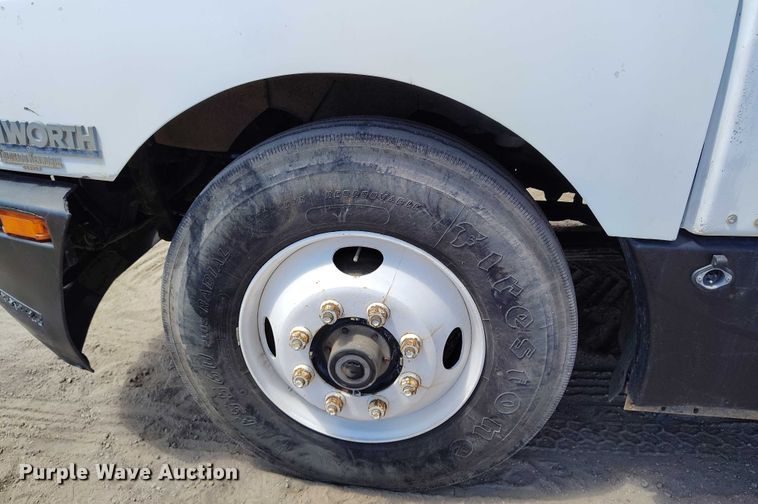 image for item DP4976 1994 Kenworth T600 semi truck