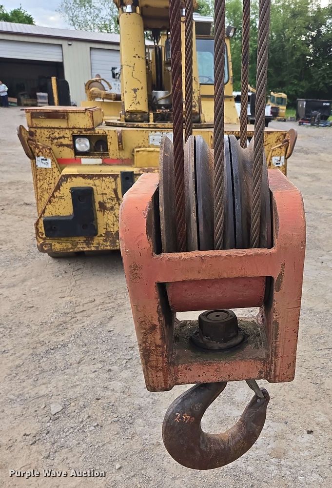 image for item DP6382 Grove IND-1012 crane