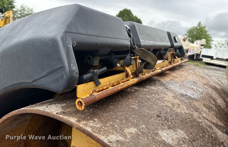 image for item DS3727 1997 Caterpillar CB 534C double drum vibratory roller