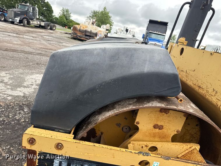 image for item DS3727 1997 Caterpillar CB 534C double drum vibratory roller