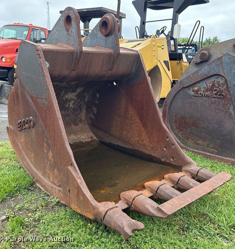 image for item DS3732 Esco PC300/350/360-3/10 excavator bucket