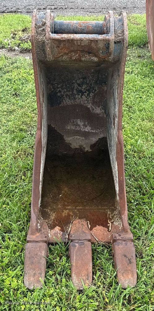 image for item DS3733 excavator bucket