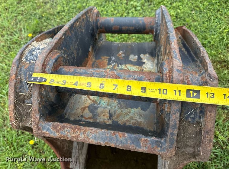 image for item DS3733 excavator bucket