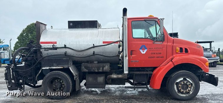 image for item DS3735 2000 Sterling Truck L7500 oil distributor truck