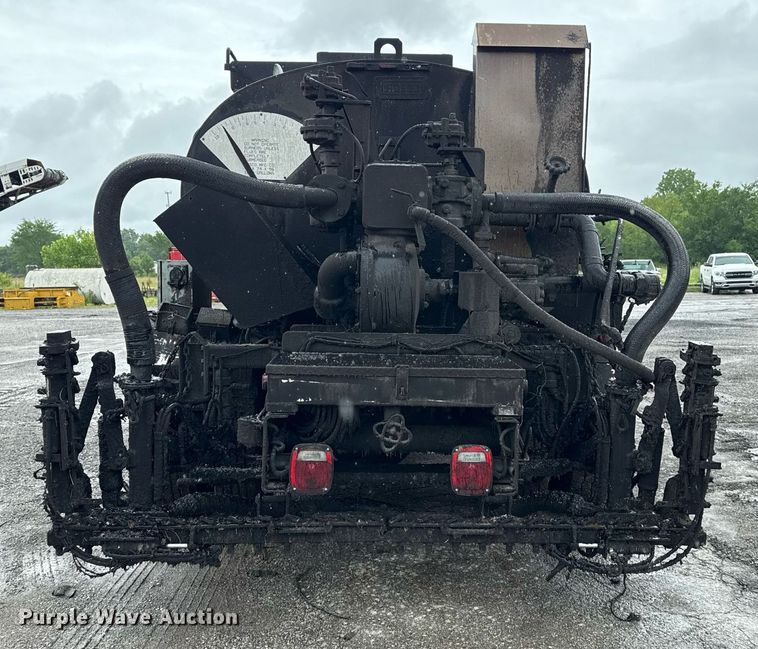 image for item DS3735 2000 Sterling Truck L7500 oil distributor truck