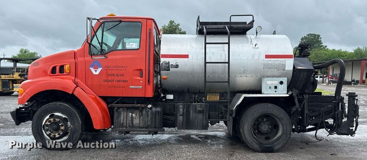 image for item DS3735 2000 Sterling Truck L7500 oil distributor truck