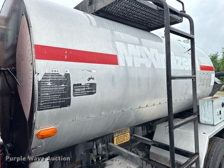 image for item DS3735 2000 Sterling Truck L7500 oil distributor truck