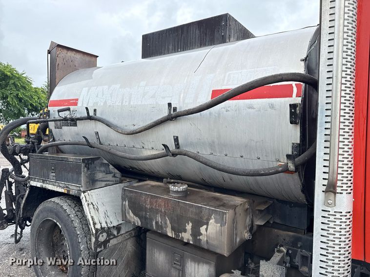 image for item DS3735 2000 Sterling Truck L7500 oil distributor truck