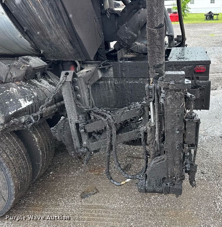 image for item DS3735 2000 Sterling Truck L7500 oil distributor truck