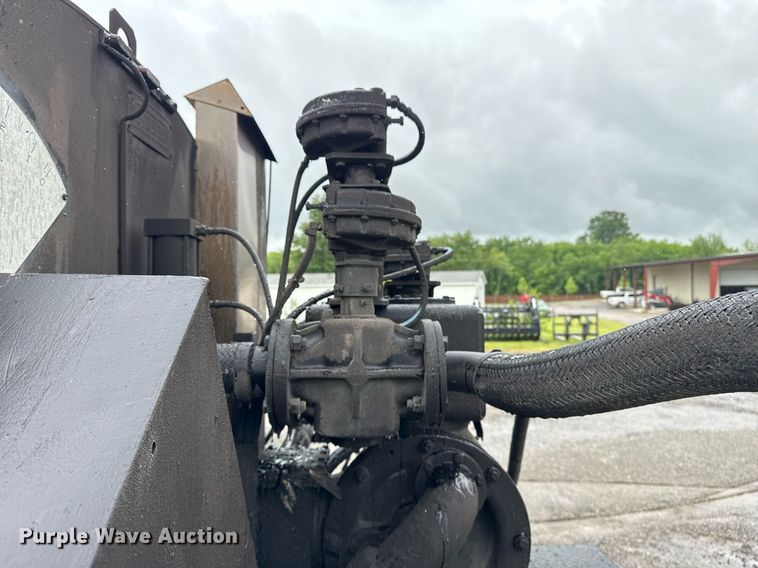 image for item DS3735 2000 Sterling Truck L7500 oil distributor truck