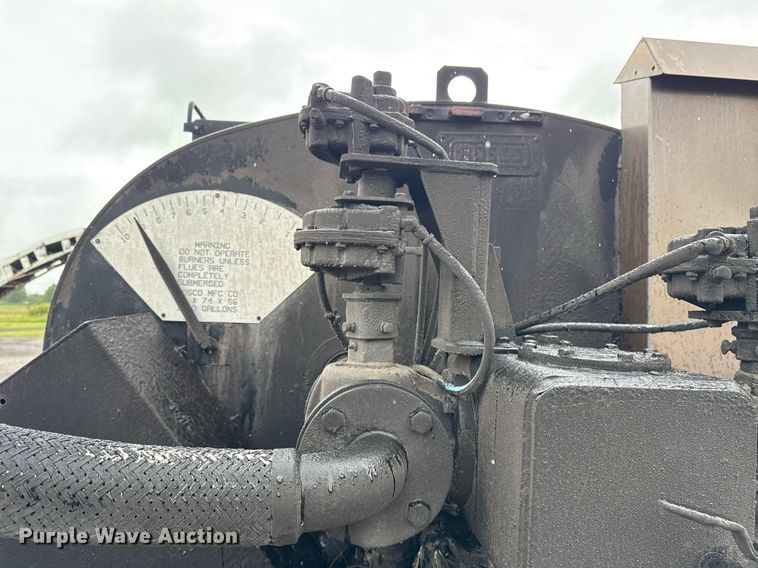 image for item DS3735 2000 Sterling Truck L7500 oil distributor truck