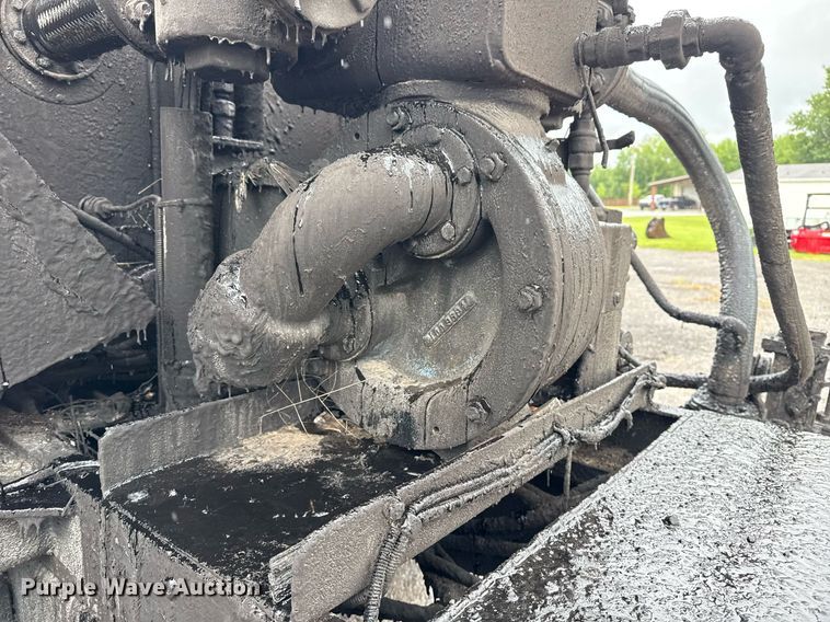 image for item DS3735 2000 Sterling Truck L7500 oil distributor truck