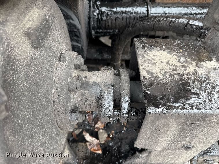 image for item DS3735 2000 Sterling Truck L7500 oil distributor truck