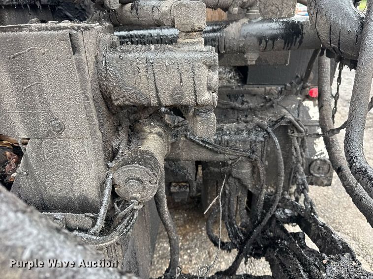 image for item DS3735 2000 Sterling Truck L7500 oil distributor truck