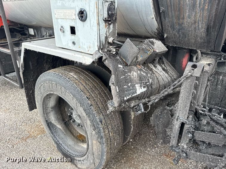 image for item DS3735 2000 Sterling Truck L7500 oil distributor truck