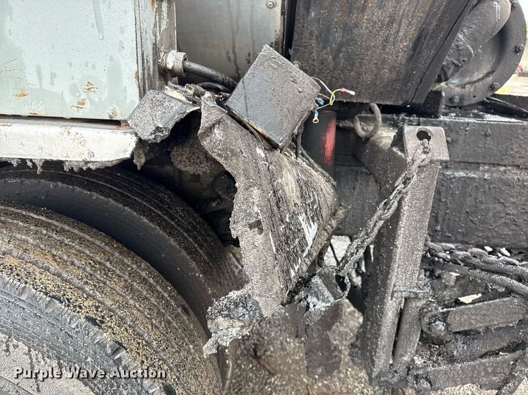 image for item DS3735 2000 Sterling Truck L7500 oil distributor truck