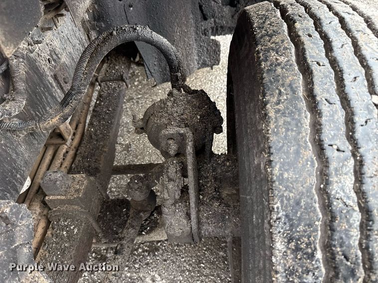 image for item DS3735 2000 Sterling Truck L7500 oil distributor truck