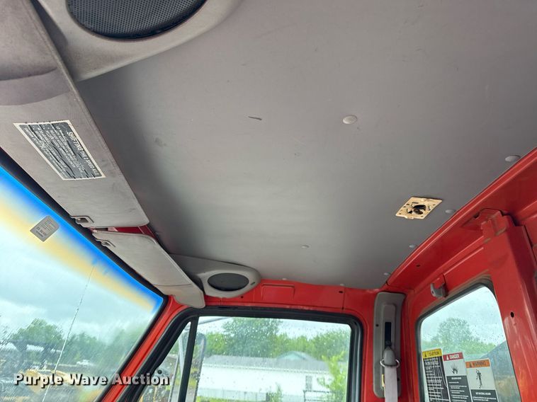 image for item DS3735 2000 Sterling Truck L7500 oil distributor truck